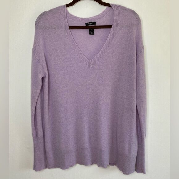 Halogen 100% Cashmere Lilac Relaxed fit V neck Sweater
Size Medium - Picture 4 of 12